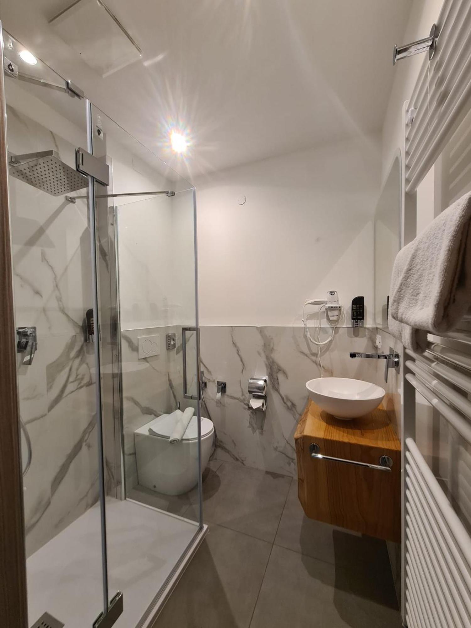 Hotel Asterix Больцано Экстерьер фото