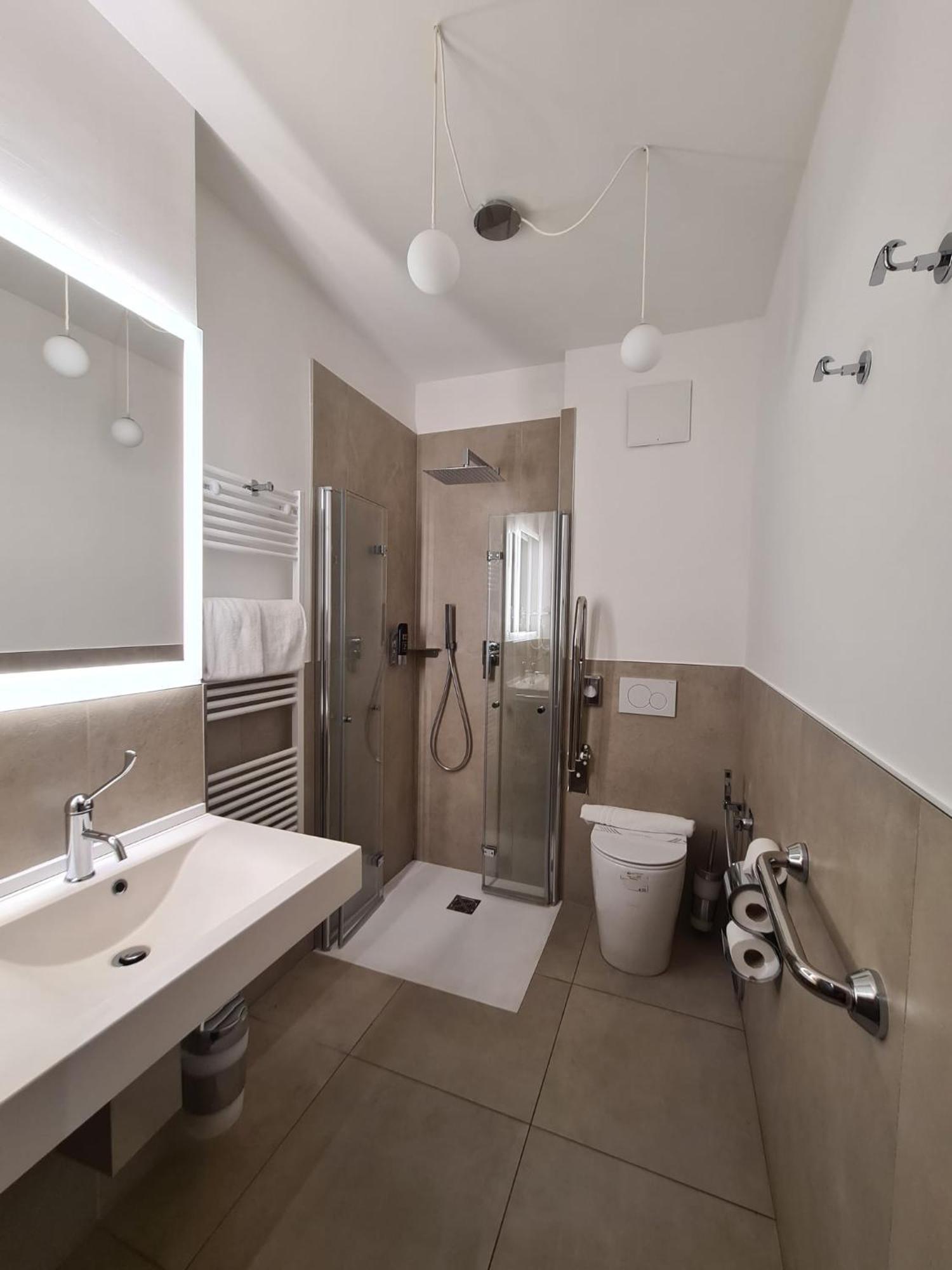 Hotel Asterix Больцано Экстерьер фото
